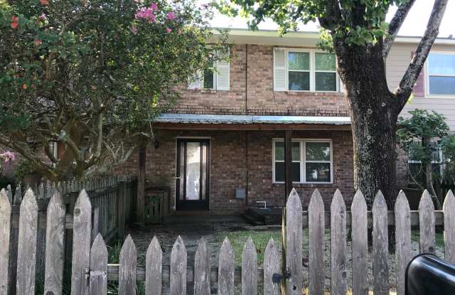 MOVE IN SPECIAL !!! Three Bedroom , 2.5 Bathroom , Covered parking for 2 Gallery 3