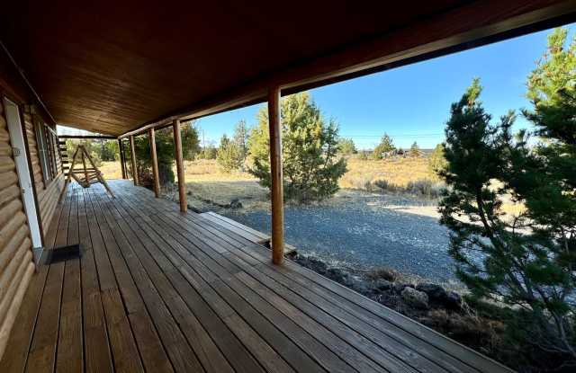 3BR 2BA Private Oasis on Acreage in Terrebonne Gallery 4