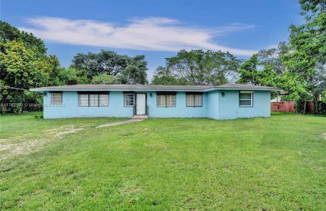 12525 SW 104th St photos photos