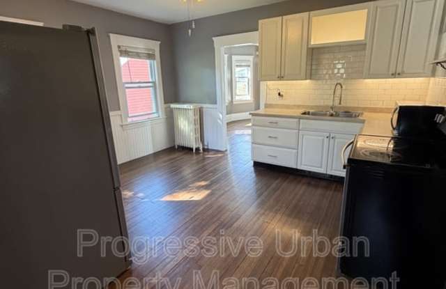 1567 Wagar Avenue - Upstairs Gallery 3