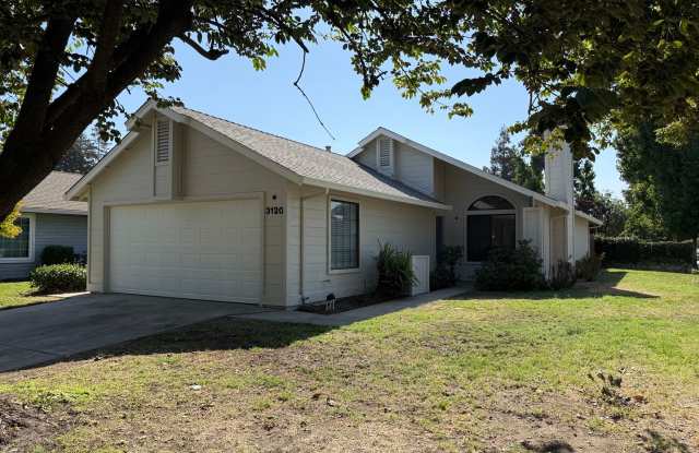 Single story home convenient to shopping & freeway access! Gallery 1