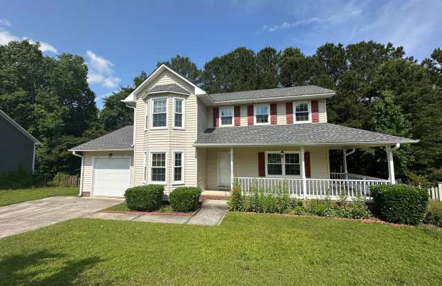 3 Bedroom, 2.5 Bath 2 Story off Ramsey Street located in a Quiet Cul-de-sac. Gallery 4