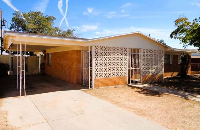 Cute Single Level Northeast Home With Refrigerated Air Located In Quiet Neighborhood photos photos