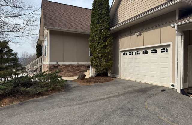 East AVL - Mountain Views and Space Galore! photos photos