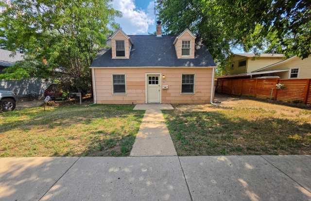 3 bed, 2 bath Two Story House in Goss/Grove. Close to campus. Gallery 1