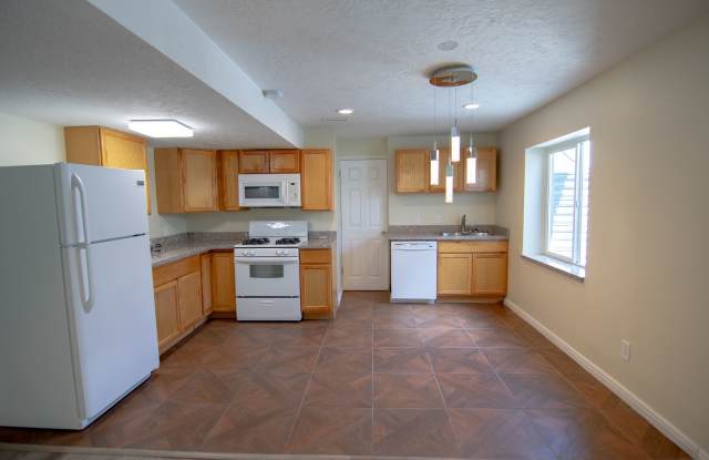 Gorgeous 1-Bed Mother-in-Law Unit in Single-Family Home! photos photos