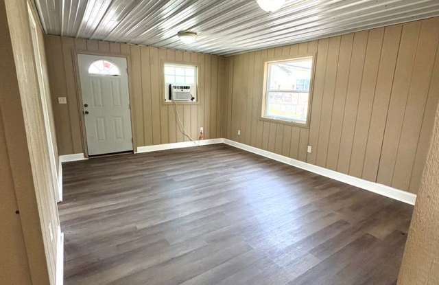 Spacious Home in the Heart of Cave City! Gallery 4