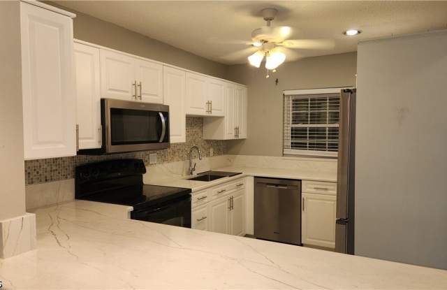 6984 Winkler Road Gallery 4