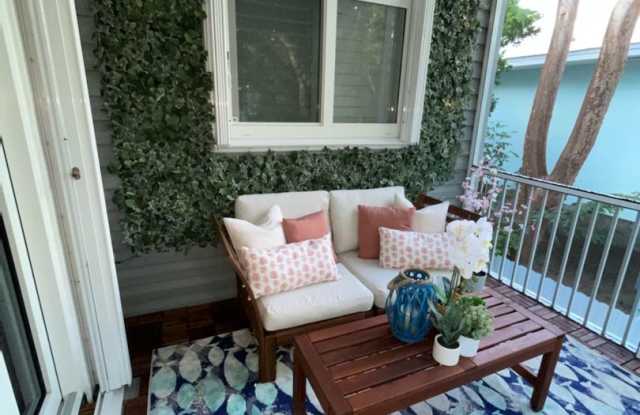 Fully furnished Cozy Coastal Villa with HEATED pool. Gallery 4
