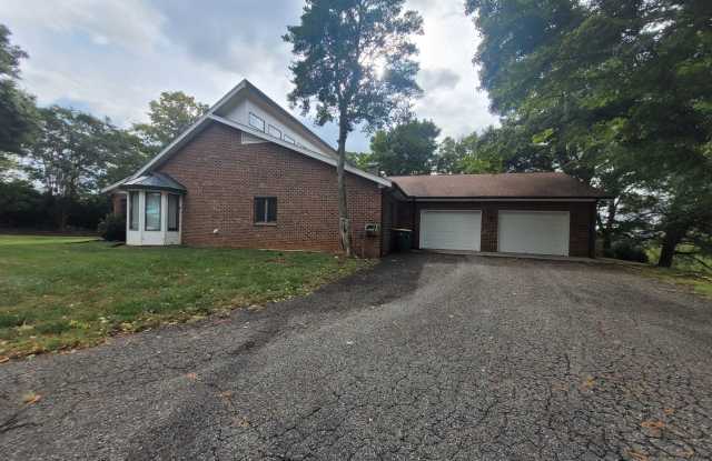Home for Rent in Pilot Mountain Gallery 4