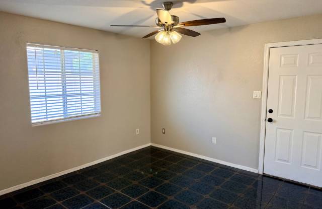 Large San Luis home on a Corner lot with 3 bedrooms plus added Den/Office Room Gallery 4