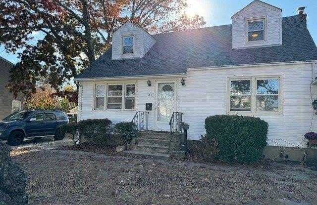 563 N Delaware - 563 North Delaware Avenue, Lindenhurst, NY 11757