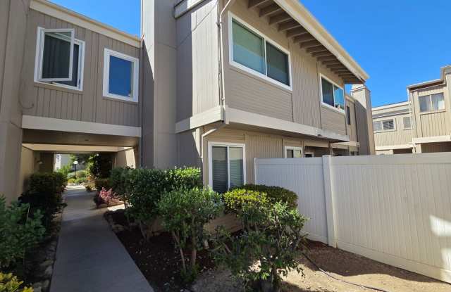 3 Bedroom 2.5 Bath Town House photos photos