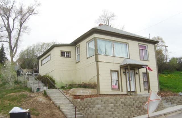 401 Agate Street - 401 Agate Street, Kemmerer, WY 83101