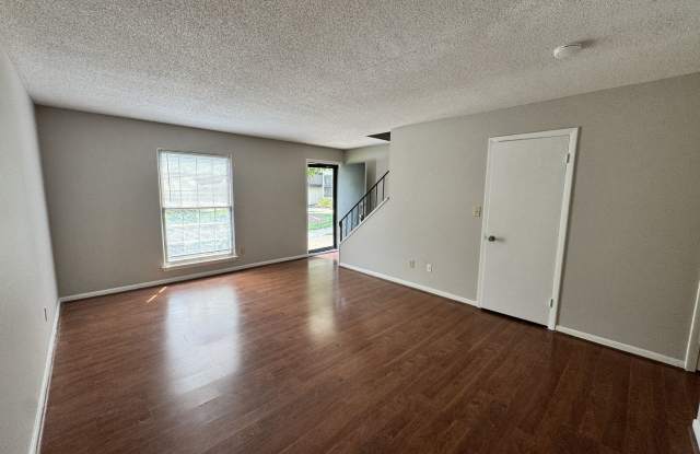 READY TO MOVE IN !! ***** $200 OFF FIRST MONTH RENT ***** Gallery 4