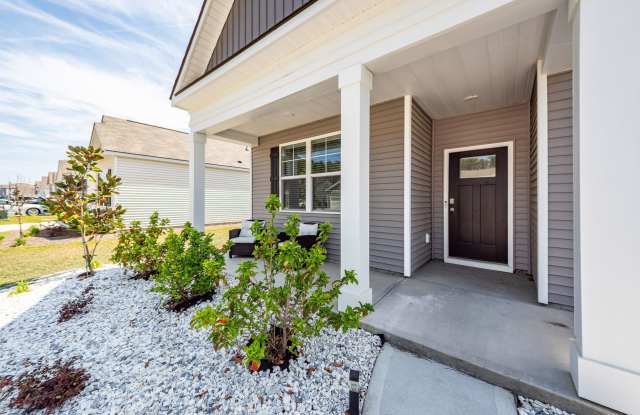 4 Bedroom, 2 Bathroom Home in Cane Bay Plantation - Summerville Gallery 3