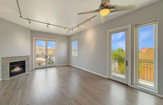 Updated 2B/2BA Condo in Hillcrest W/ Parking Spots, Washer/Dryer  A/C! - 4080 Front Street, San Diego, CA 92103