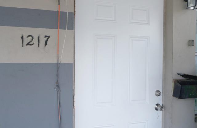 1215 7TH Avenue N Gallery 1