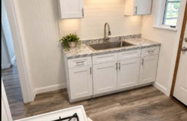 Updated Bungalow w/ full basement and garage Gallery 4