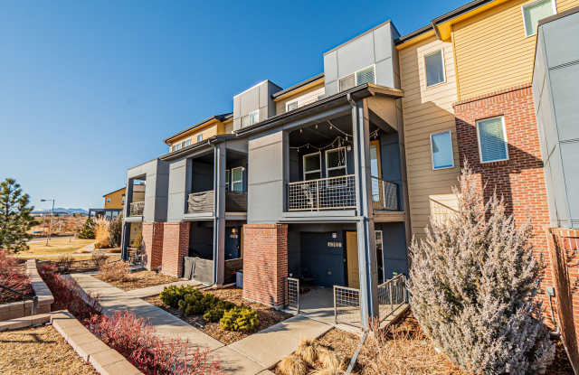 Modern 2BD, 2.5BA Broomfield Townhome with 2-Car Garage photos photos