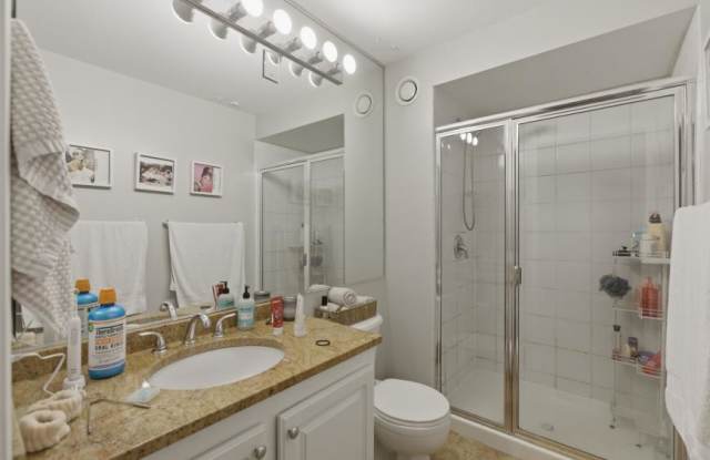 345 North LaSalle Drive Gallery 3