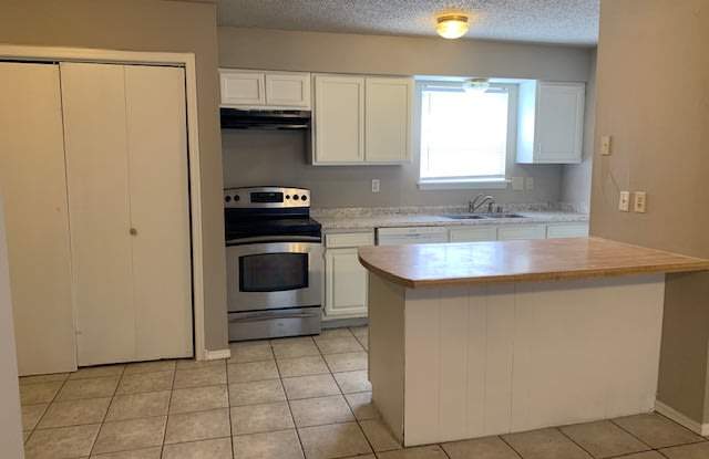 1605 Azalea Circle - A Gallery 3
