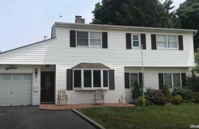 31 Straw Lane - 31 Straw Lane, Hicksville, NY 11801