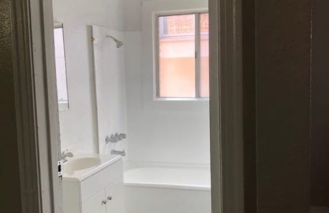 688 Shatto Pl 310 Gallery 3