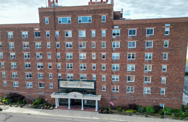 370 W Broadway photos photos