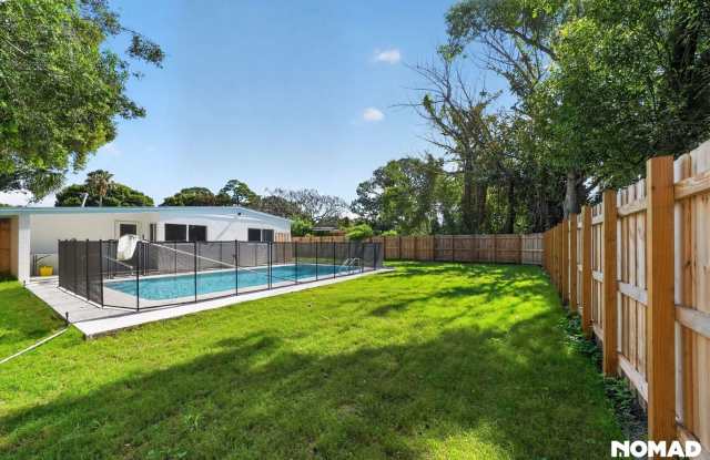 Charming 3BR w pool & home office/den House in Fort Pierce Gallery 4