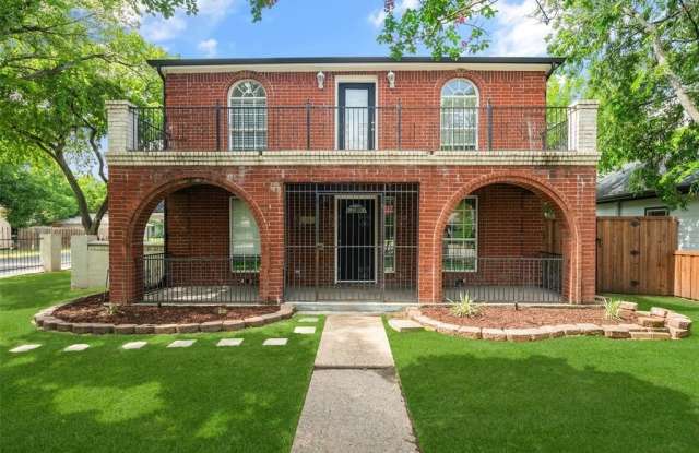 311 E Walnut Street photos photos