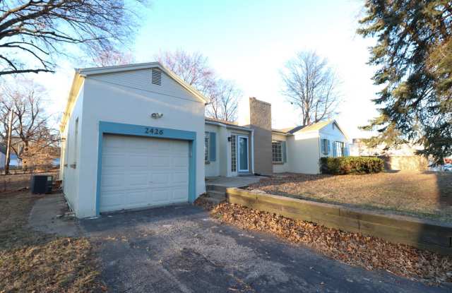 2426 NE Pence Ave Gallery 2