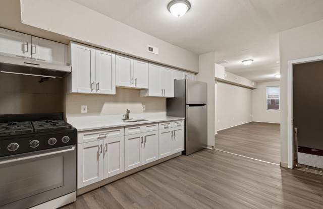 Cozy home with tall private fenced backyard! - 805 North Glover Street, Baltimore, MD 21205