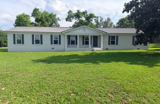 Stunning 3BR/2BA Home in Hahira – High-End Finishes & Screened Porch photos photos