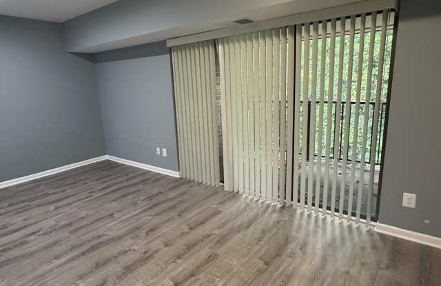 11631 STONEVIEW Square Gallery 2