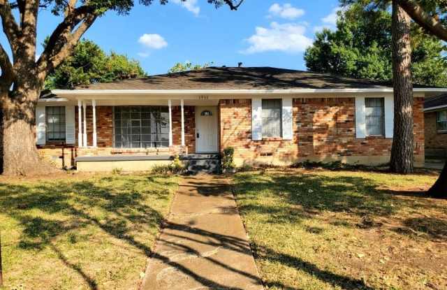 2936 Green Meadow Drive - 2936 Green Meadow Dr, Dallas, TX 75228