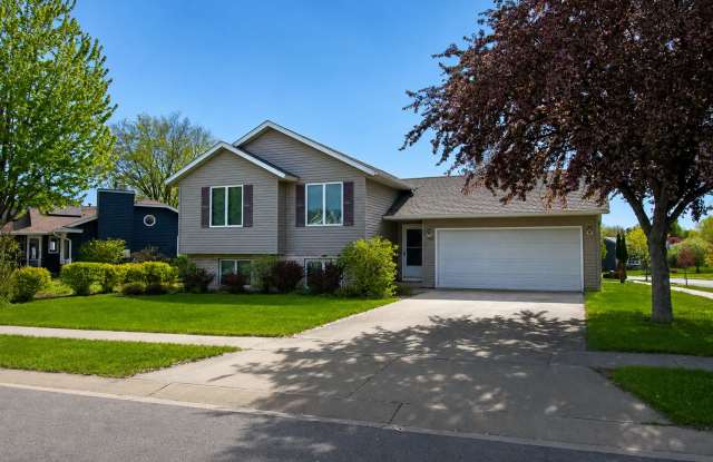 Bright 4BR on Corner Lot in SW Rochester photos photos