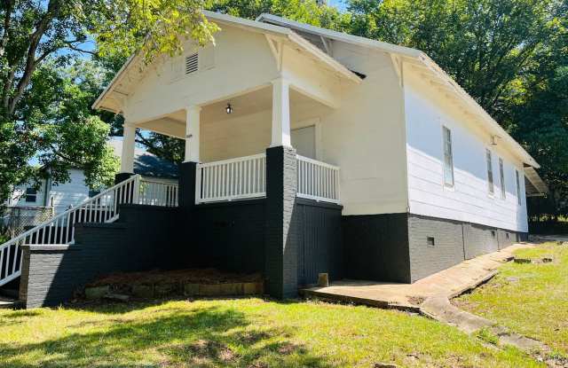 Newly renovated 2 bedroom 2 bathroom single family home in Lagrange! Must see! photos photos
