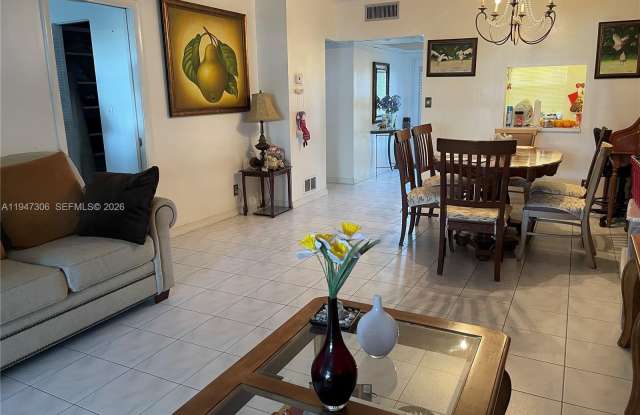 1015 Country Club Dr - 1015 Country Club Drive, Margate, FL 33063