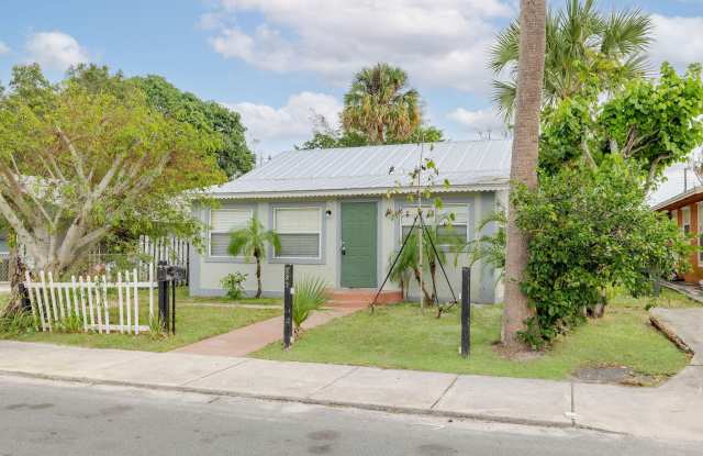 921 SE Nassau Avenue - 921 Southeast Nassau Avenue, Stuart, FL 34994