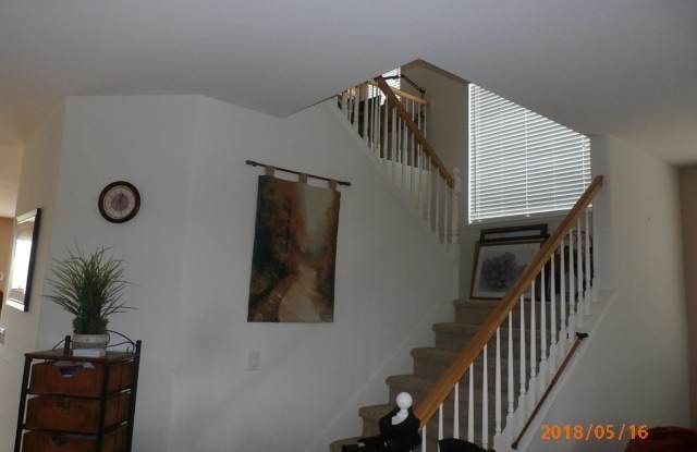 Westlake 5/3 Water Front GORGEOUS Home!  **OCCUPIED HOME, NO VIEWINGS WITHOUT APPLICATION ON FILE*** Gallery 3