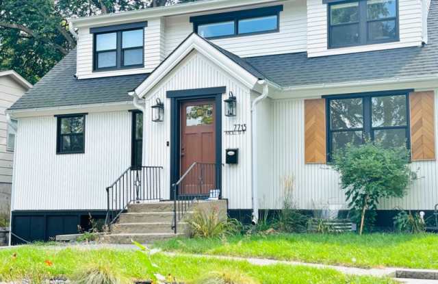 Stunning 2 Bedroom Home in The Heart of Golden Valley photos photos