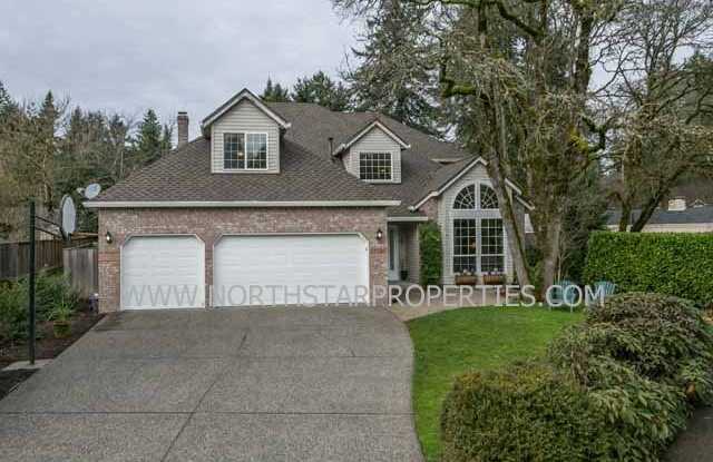 Large end of the cul-de-sac lot in the coveted Lakeridge neighborhood photos photos