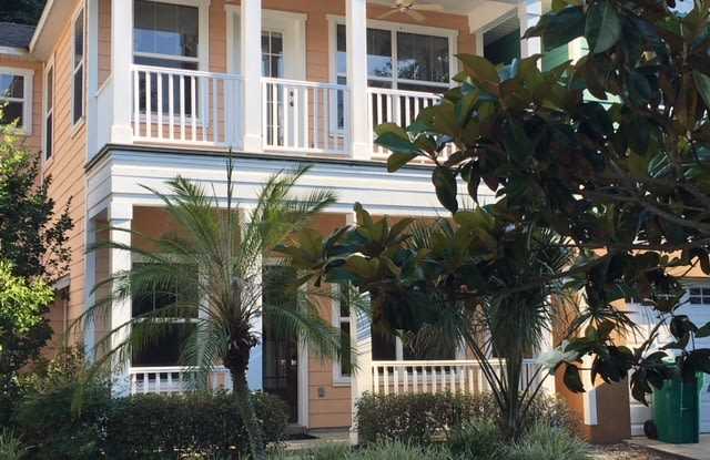 Unique Town Home in Mt Dora the City of Festivals - 206 Fearon Avenue, Mount Dora, FL 32757