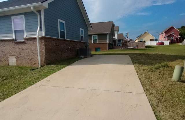 Adorable Little Blue House Close to Downtown! Gallery 4