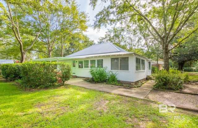 222 W Myrtle Avenue - 222 West Myrtle Avenue, Foley, AL 36535