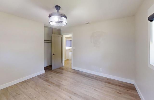 Newly Upgraded 3 bedroom 2 bath Gallery 2