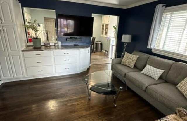 22504 Hoffman Gallery 3