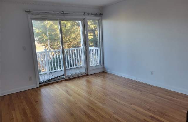 319 Asharoken Avenue Gallery 3