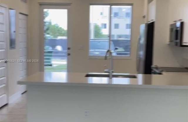 10270 NW 66th Street 101, Doral, FL 33178 - 4676 Gallery 1